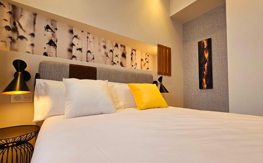 Decoración y diseño de interiores de locales comerciales y negocios - Hotel CousinRooms 3