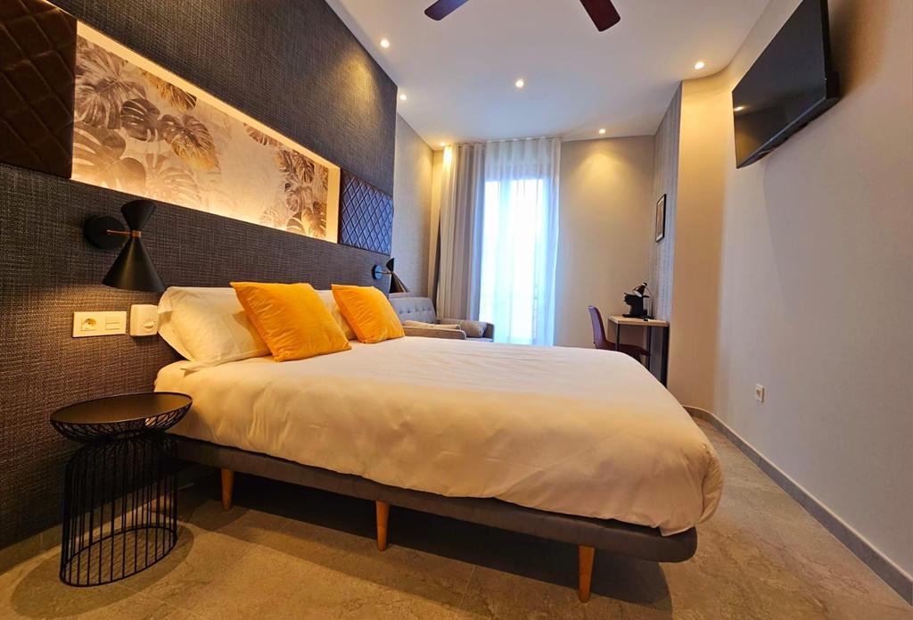 Decoración y diseño de interiores de locales comerciales y negocios - Hotel CousinRooms 4